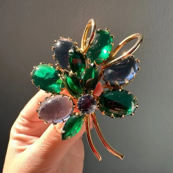 Vintage Weiss Brooch - Picture 1 of 5